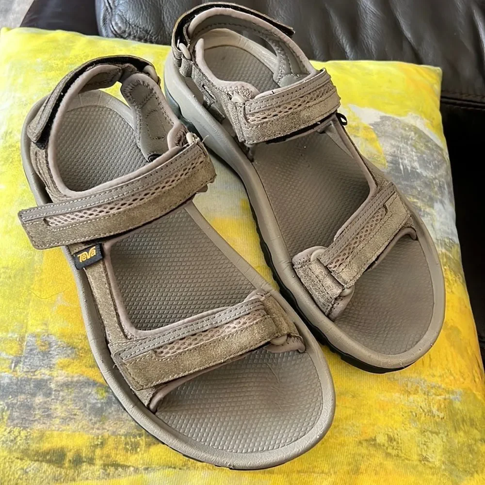 TEVA Hudson Bungee Cord sandal size 9